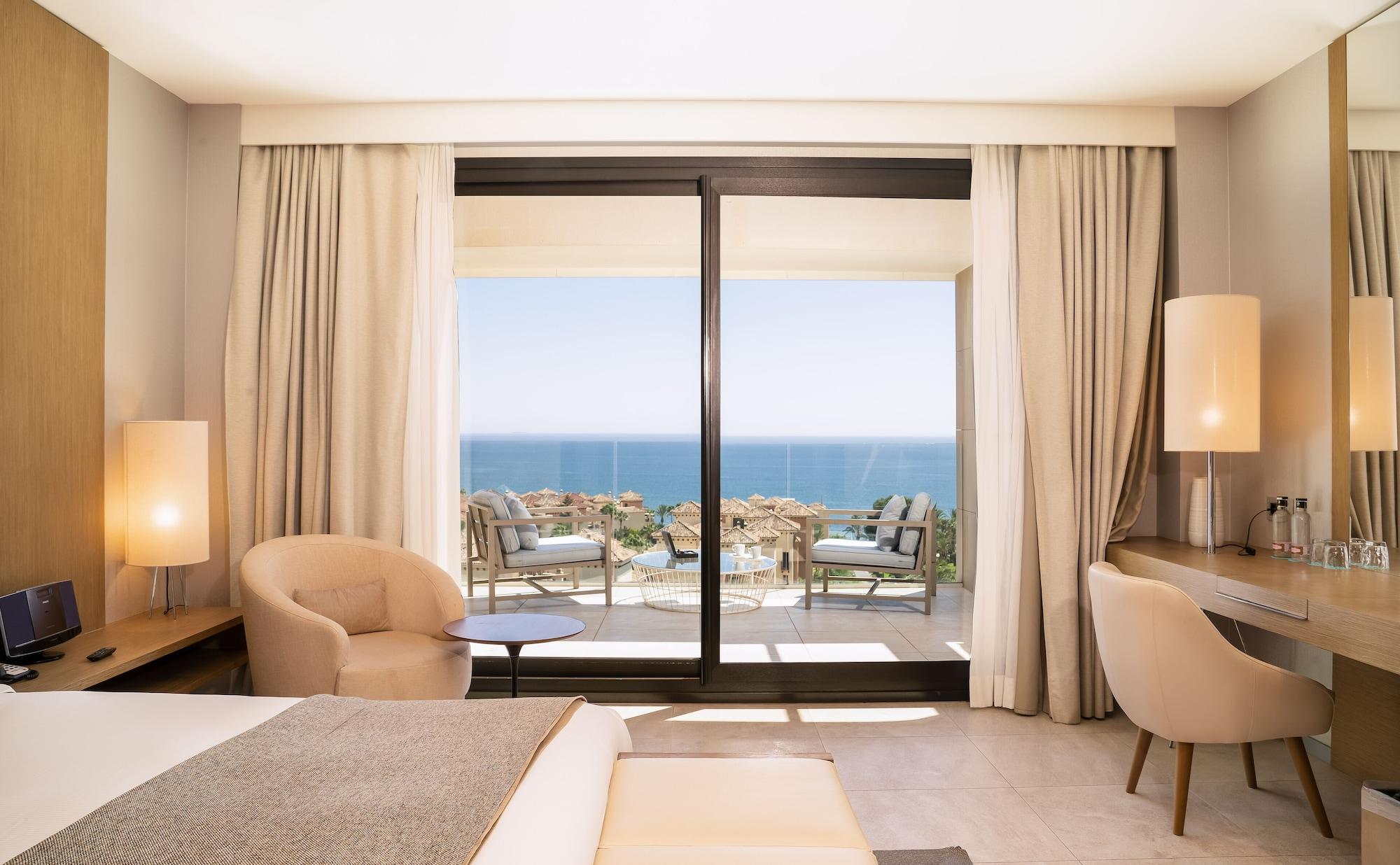 The Oasis By Don Carlos Hotel 5*