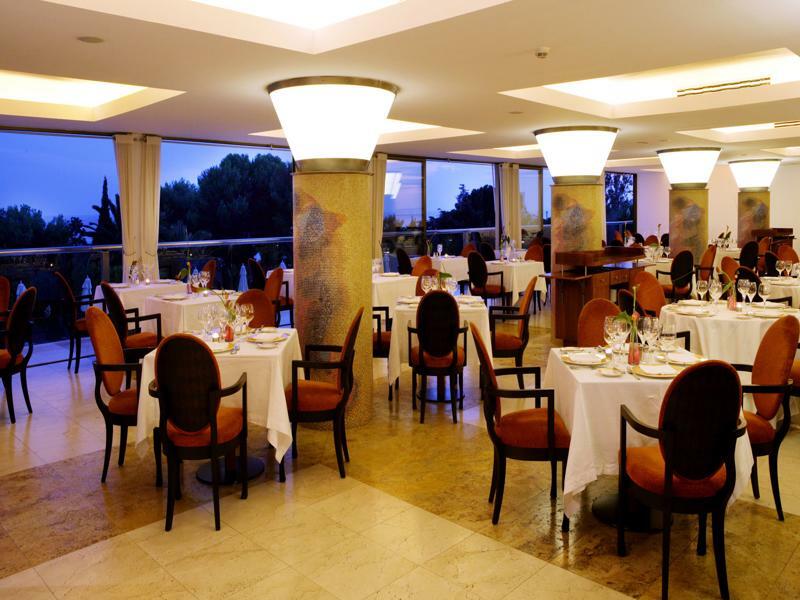 Hotel The Oasis By Don Carlos